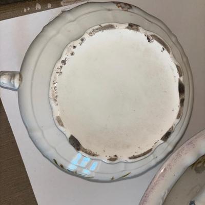 Lot 999x: 3 piece porcelain wash stand chamber pot set