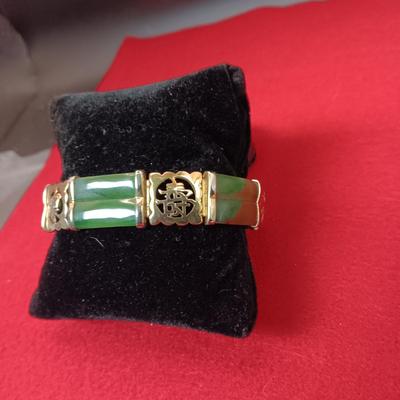 GENUINE JADE AND GOLD TONE BRACELET