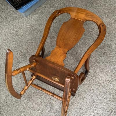 Lot 999LR: Vintage Maple Tell City (Indiana) rocking chair