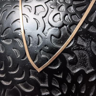 STERLING SILVER NECKLACE AND A NECKLACE DISPLAY FORM 7.74g