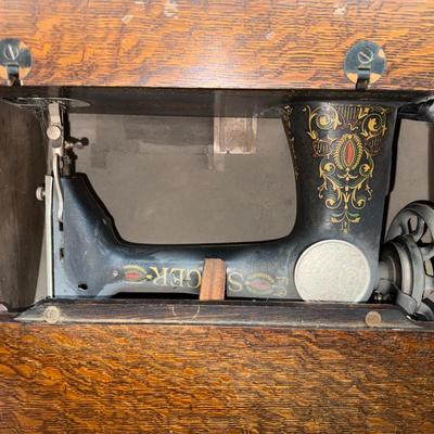 Sale Photo Thumbnail #385: U42-Antique Singer sewing machine