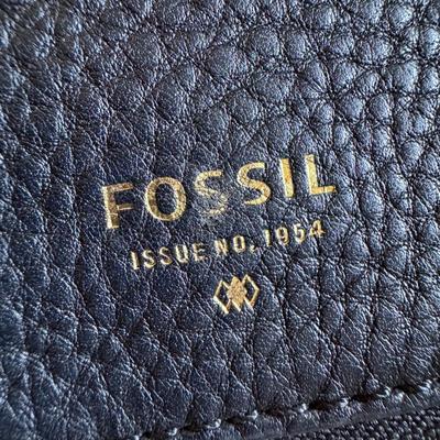 Fossil, Michael Kors, Oscar De La Renta, and Other Handbags and Wallets (PC-DZ)
