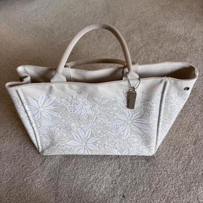 Fossil, Michael Kors, Oscar De La Renta, and Other Handbags and Wallets (PC-DZ)