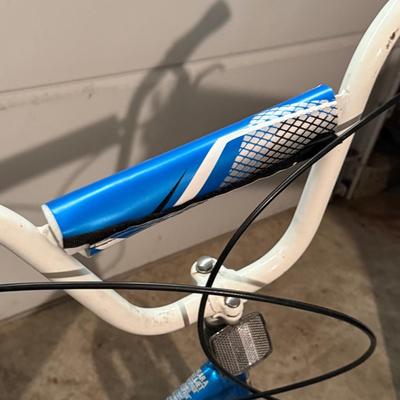 LOT 17: Huffy Turbulent Bicycle