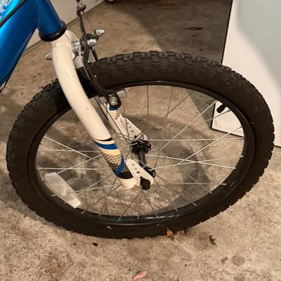 LOT 17: Huffy Turbulent Bicycle