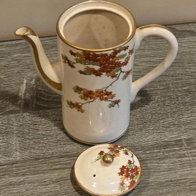 LOT 31D: Vintage Japanese Koshida Tea Set, Teapot, Lidded Sugar Bowl & Creamer, 6 Cups & 5 Saucers