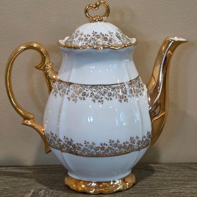 LOT 33D: Vintage Karamos Tea Set, Teapot, Lidded Sugar Bowl, Creamer, 9 Tea Cups, & 10 Saucers