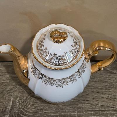 LOT 33D: Vintage Karamos Tea Set, Teapot, Lidded Sugar Bowl, Creamer, 9 Tea Cups, & 10 Saucers