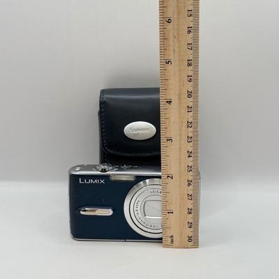 LOT 55D: Panasonic Lumix DMC-FX07 Digital Camera