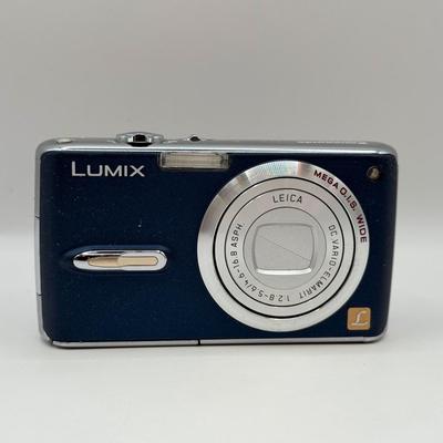 LOT 55D: Panasonic Lumix DMC-FX07 Digital Camera