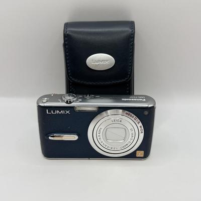 LOT 55D: Panasonic Lumix DMC-FX07 Digital Camera
