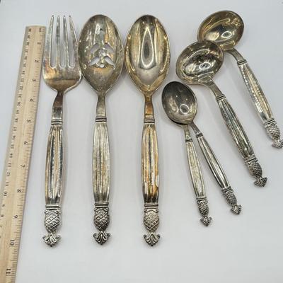 LOT 63D: Godinger Pineapple Serving Set