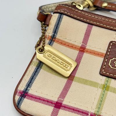 LOT 68D: Coach Wristlet