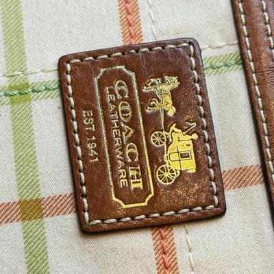 LOT 68D: Coach Wristlet