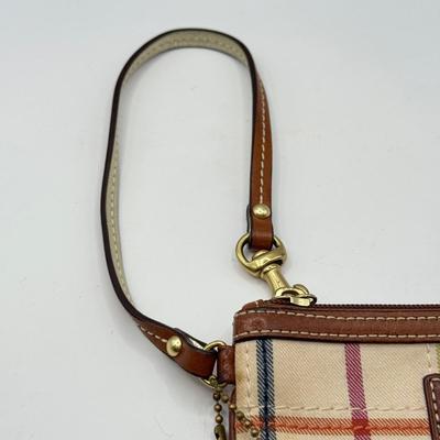 LOT 68D: Coach Wristlet