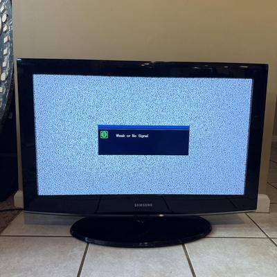 LOT 77F: Samsung 32” TV Model LN32A450C1D