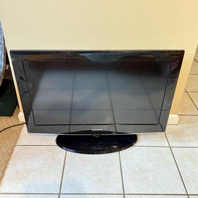 LOT 77F: Samsung 32” TV Model LN32A450C1D
