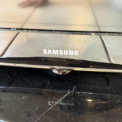 LOT 77F: Samsung 32” TV Model LN32A450C1D