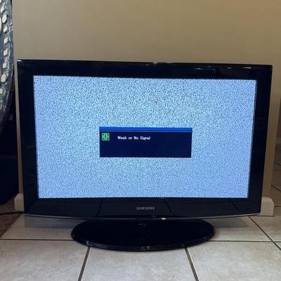 LOT 77F: Samsung 32” TV Model LN32A450C1D