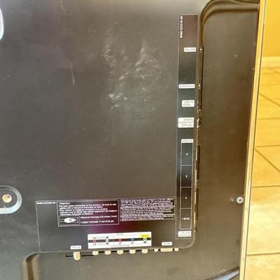 LOT 78F: Samsung 32” TV Model UN32C4000PD