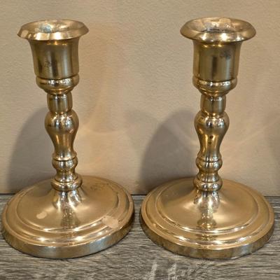 LOT 87K: Vintage Ornate Brass Bowl W/2 Handles & 2 Brass Candlestick Holders