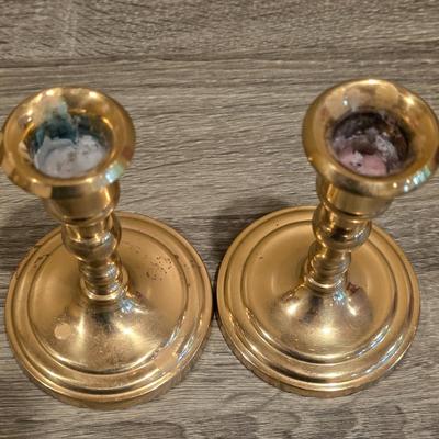 LOT 87K: Vintage Ornate Brass Bowl W/2 Handles & 2 Brass Candlestick Holders