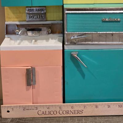 LOT 89K: Vintage 1960's Deluxe Reading Corp. Doll Dream Kitchen, Sink, Fridge, Stove/Oven, Washer, Table, 3 Chairs, 2 Countertop...