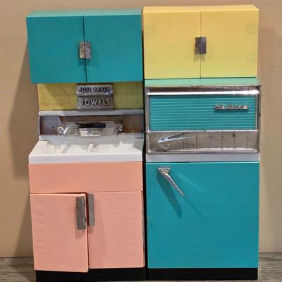 LOT 89K: Vintage 1960's Deluxe Reading Corp. Doll Dream Kitchen, Sink, Fridge, Stove/Oven, Washer, Table, 3 Chairs, 2 Countertop...