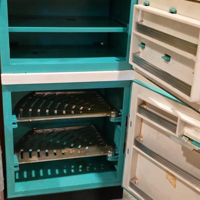 LOT 89K: Vintage 1960's Deluxe Reading Corp. Doll Dream Kitchen, Sink, Fridge, Stove/Oven, Washer, Table, 3 Chairs, 2 Countertop...