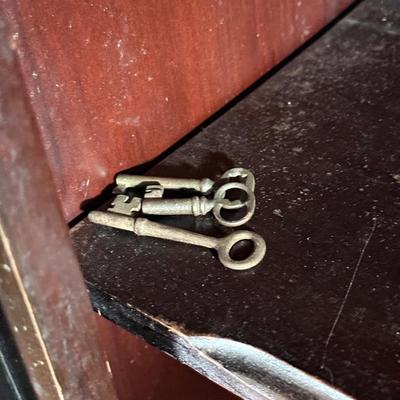 LOT 103L: Vintage Glass Front Bookcase