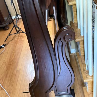 LOT 104L: Pembrook Bedroom Set: Upholstered Sleigh Bed, Bedroom Chest, Dresser w/ Mirror & Nightstand