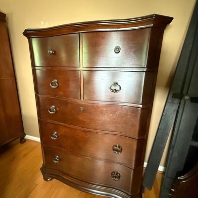 LOT 104L: Pembrook Bedroom Set: Upholstered Sleigh Bed, Bedroom Chest, Dresser w/ Mirror & Nightstand