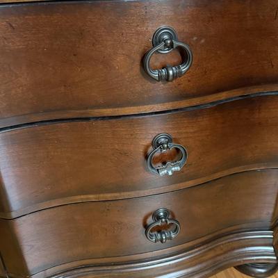 LOT 104L: Pembrook Bedroom Set: Upholstered Sleigh Bed, Bedroom Chest, Dresser w/ Mirror & Nightstand