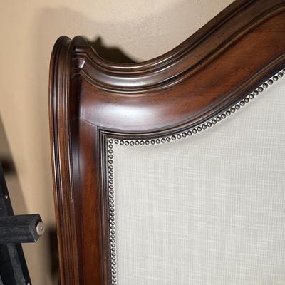 LOT 104L: Pembrook Bedroom Set: Upholstered Sleigh Bed, Bedroom Chest, Dresser w/ Mirror & Nightstand