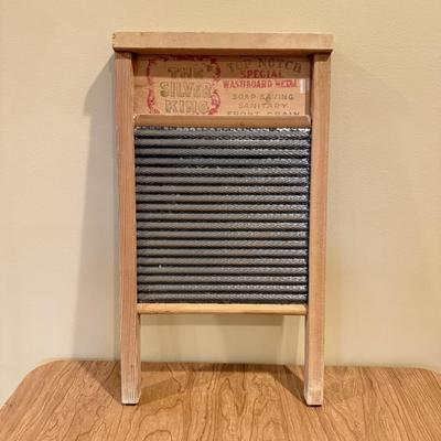 LOT 107F: Vintage National Washboard Co. Silver King Washboard No 824