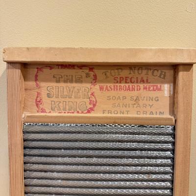 LOT 107F: Vintage National Washboard Co. Silver King Washboard No 824