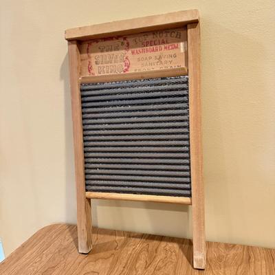 LOT 107F: Vintage National Washboard Co. Silver King Washboard No 824