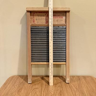 LOT 107F: Vintage National Washboard Co. Silver King Washboard No 824