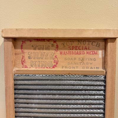LOT 107F: Vintage National Washboard Co. Silver King Washboard No 824