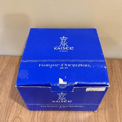 LOT 108D: Limited Edition 1102/7500 Kaiser Porcelain G Bochmann “Mother and Child” Figurine w/ Box