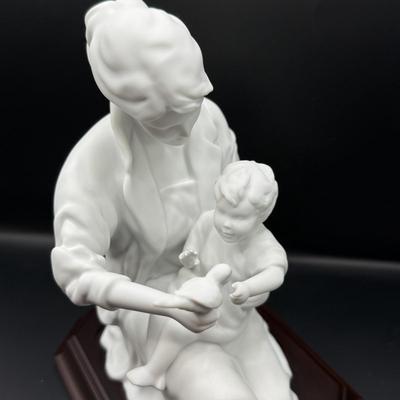 LOT 108D: Limited Edition 1102/7500 Kaiser Porcelain G Bochmann “Mother and Child” Figurine w/ Box