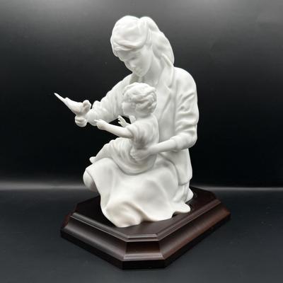 LOT 108D: Limited Edition 1102/7500 Kaiser Porcelain G Bochmann “Mother and Child” Figurine w/ Box