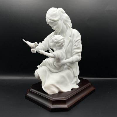 LOT 108D: Limited Edition 1102/7500 Kaiser Porcelain G Bochmann “Mother and Child” Figurine w/ Box