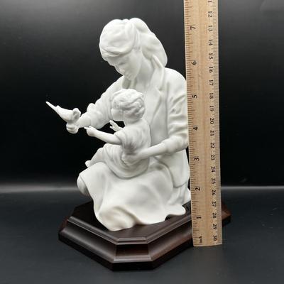 LOT 108D: Limited Edition 1102/7500 Kaiser Porcelain G Bochmann “Mother and Child” Figurine w/ Box