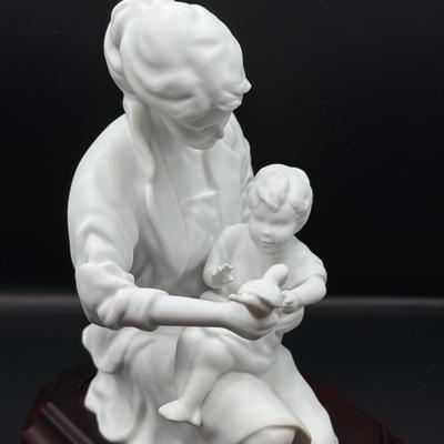 LOT 108D: Limited Edition 1102/7500 Kaiser Porcelain G Bochmann “Mother and Child” Figurine w/ Box
