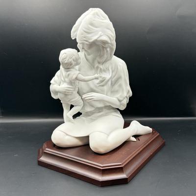 LOT 109D: Limited Edition 4918/7500 Kaiser Porcelain G Bochmann “Mother and Child” Figurine w/ Box