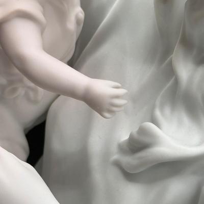 LOT 109D: Limited Edition 4918/7500 Kaiser Porcelain G Bochmann “Mother and Child” Figurine w/ Box