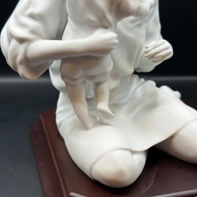 LOT 109D: Limited Edition 4918/7500 Kaiser Porcelain G Bochmann “Mother and Child” Figurine w/ Box