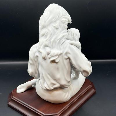LOT 109D: Limited Edition 4918/7500 Kaiser Porcelain G Bochmann “Mother and Child” Figurine w/ Box