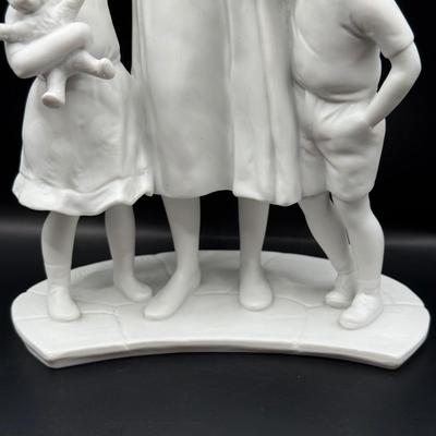 LOT 113D: Kaiser Porcelain G Bochmann “Mother and Child” Figurine w/ Box 808